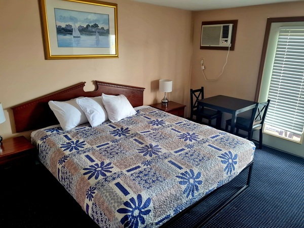 King Bed Room in Hampton Beach NH King Bed Room in Hampton Beach NH