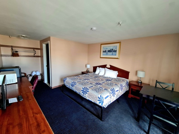 King Bed Room in Hampton Beach NH King Bed Room in Hampton Beach NH